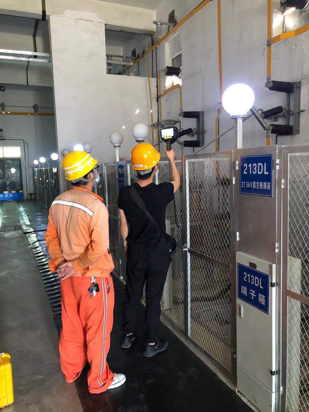 新疆铁路局电力检测现场演示.jpg